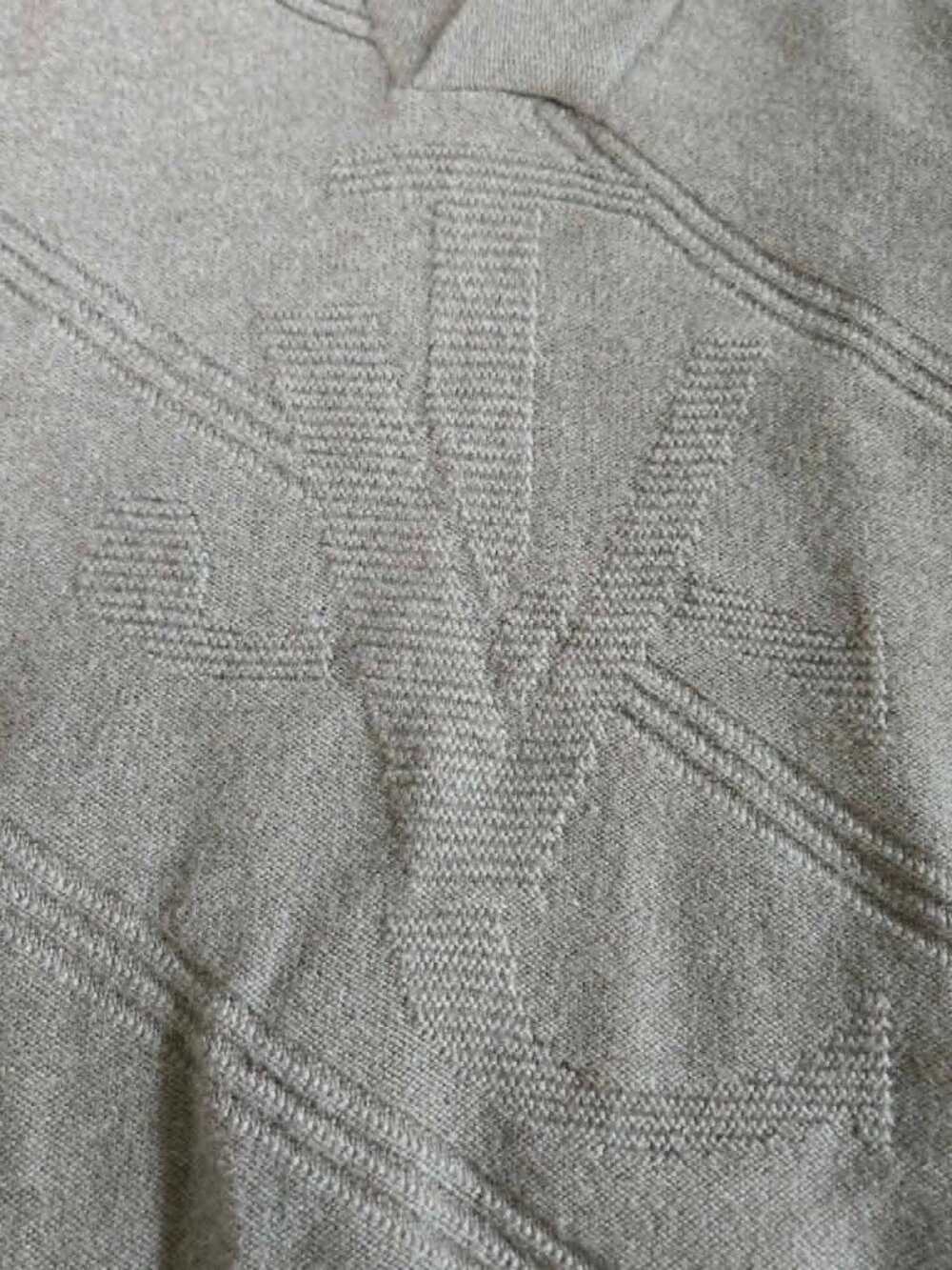 Versace Jeans Couture VJC Monogram 100% Merino Wool V-Neck Sweater Size L Vintag - Picture 12 of 13